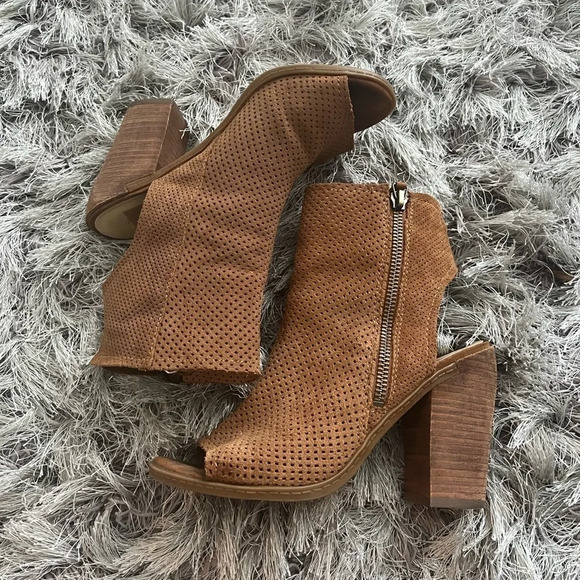 - Dolce Vita Noele Women's DK Saddle Suede Bootie - Picture 1 of 6